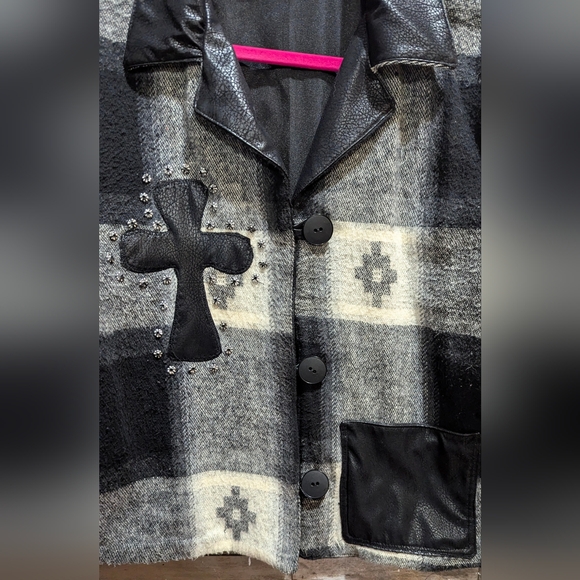 Handcrafted Original Design by Donna Gray/Black Fleece/Flannel Jacket - Picture 5 of 16
